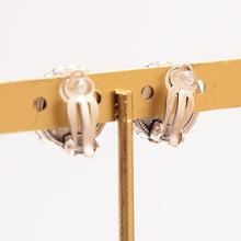 Load image into Gallery viewer, 鮮やかなブルーが美しいラピスラズリのイヤリング