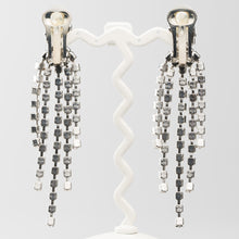 Load image into Gallery viewer, イヤリング ラインストーン パステルグリーン 129149