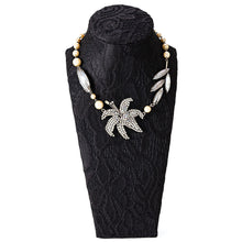画像をギャラリービューアに読み込む, 百合モチーフをあしらったビジューネックレス