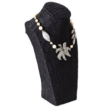 画像をギャラリービューアに読み込む, 百合モチーフをあしらったビジューネックレス