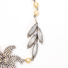 画像をギャラリービューアに読み込む, 百合モチーフをあしらったビジューネックレス