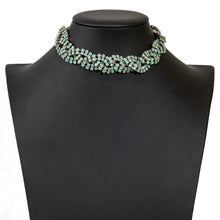 画像をギャラリービューアに読み込む, スワロフスキークリスタルとボヘミアングラスを組み合わせた、チョーカータイプのネックレス