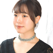 画像をギャラリービューアに読み込む, スワロフスキークリスタルとボヘミアングラスを組み合わせた、チョーカータイプのネックレス