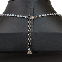 画像をギャラリービューアに読み込む, ミルキーなパステルブルーのラインストーンがさりげなくきらめき、パールとの組み合わせが美しいチョーカー