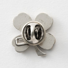 画像をギャラリービューアに読み込む, クローバーモチーフのバッジ