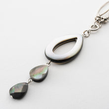 画像をギャラリービューアに読み込む, 黒蝶貝の上品な光沢が美しいネックレス