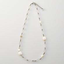 画像をギャラリービューアに読み込む, 白蝶貝の上品な光沢が美しい2WAYネックレス
