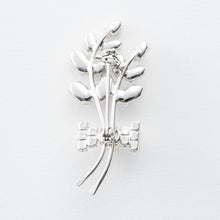 画像をギャラリービューアに読み込む, ブローチ ラインストーン パール クリアカラー ボタニカル リボン 143171 メール便
