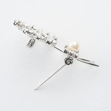 画像をギャラリービューアに読み込む, ブローチ ラインストーン パール クリアカラー ボタニカル リボン 143171 メール便