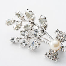 画像をギャラリービューアに読み込む, ブローチ ラインストーン パール クリアカラー ボタニカル リボン 143171 メール便