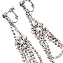 Load image into Gallery viewer, 【小田茜さん着用】イヤリング ラインストーン クリアカラー フラワー ロング 144264