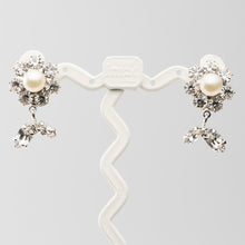 画像をギャラリービューアに読み込む, 【谷本安美さん着用】イヤリング ラインストーン パール クリアカラー フラワー 145676