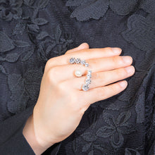 画像をギャラリービューアに読み込む, 【乃木坂46着用】リング ラインストーン パール クリアカラー ホワイト ダブルリング フリーサイズ 146185