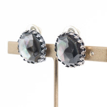 画像をギャラリービューアに読み込む, 上品な光沢が美しい黒蝶貝のイヤリング