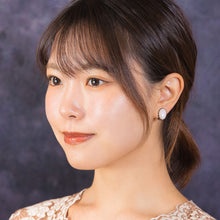 画像をギャラリービューアに読み込む, オパールの淡いピンクが美しい天然石イヤリング