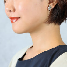 画像をギャラリービューアに読み込む, パールとラインストーンの組み合わせが上品なイヤリング