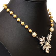 画像をギャラリービューアに読み込む, ラインストーンのきらめきとパールの輝きが美しいネックレス