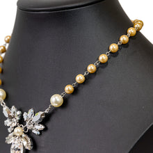 画像をギャラリービューアに読み込む, ラインストーンのきらめきとパールの輝きが美しいネックレス