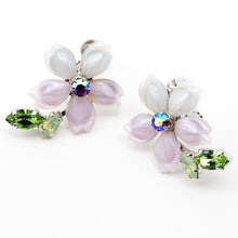 Load image into Gallery viewer, 高級ボヘミアングラスとスワロフスキークリスタルがきらめく桜イヤリング