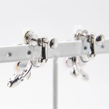 Load image into Gallery viewer, 高級ボヘミアングラスとスワロフスキークリスタルがきらめく桜イヤリング