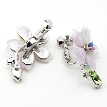 Load image into Gallery viewer, 高級ボヘミアングラスとスワロフスキークリスタルがきらめく桜イヤリング
