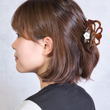 画像をギャラリービューアに読み込む, 花モチーフの白蝶貝(マザーオブパール)の上品な光沢が美しいクリップ「ガーデン」