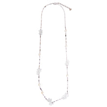 画像をギャラリービューアに読み込む, 花モチーフのカッティングが美しいクォーツのロングネックレス