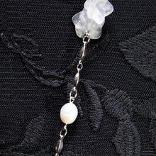 画像をギャラリービューアに読み込む, 花モチーフのカッティングが美しいクォーツのロングネックレス