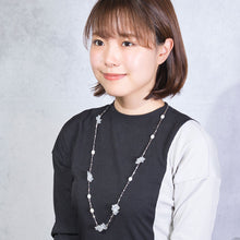 画像をギャラリービューアに読み込む, 花モチーフのカッティングが美しいクォーツのロングネックレス