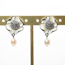 画像をギャラリービューアに読み込む, 【陶山恵実里さん着用】イヤリング 七宝 淡水パール ホワイト フラワー 148248