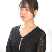 Load image into Gallery viewer, フラワーモチーフが美しいネックレス