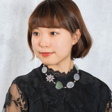 画像をギャラリービューアに読み込む, 煌めくラインストーンと天然石を組み合わせたネックレス