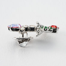 画像をギャラリービューアに読み込む, ヒイラギの上に置かれたろうそくをイメージしたビジューバッジ