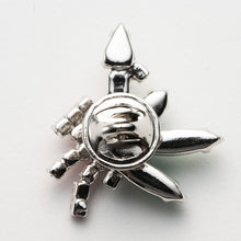 画像をギャラリービューアに読み込む, ヒイラギの上に置かれたろうそくをイメージしたビジューバッジ