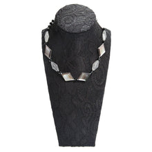 画像をギャラリービューアに読み込む, 黒蝶貝、クラウディアゲート、ブラックアゲートを組み合わせたショートネックレス
