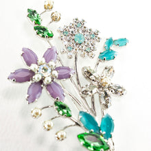 画像をギャラリービューアに読み込む, スワロフスキークリスタルと上質なボヘミアングラスをあしらったフラワーブーケのブローチ