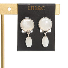 Load image into Gallery viewer, ムーンストーンの優しい光沢が美しい天然石イヤリング