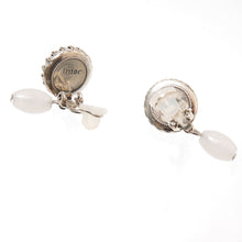Load image into Gallery viewer, ムーンストーンの優しい光沢が美しい天然石イヤリング