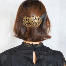 画像をギャラリービューアに読み込む, アンティーク調のレースメタルの曲線が美しいヘアバレッタ