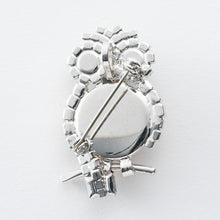 画像をギャラリービューアに読み込む, ふくろうモチーフのブローチ