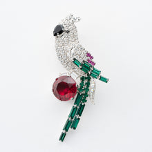 画像をギャラリービューアに読み込む, おうむモチーフのビジューブローチ