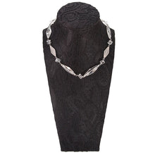 Load image into Gallery viewer, 上品なクリアカラーが美しいクォーツのショートネックレス