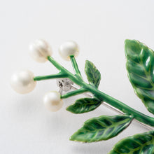 画像をギャラリービューアに読み込む, ブローチ 七宝 木の実 淡水パール ホワイト グリーン 150071 メール便