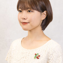 画像をギャラリービューアに読み込む, ブローチ 七宝 レッド グリーン チェリー 150075 メール便