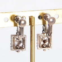 Load image into Gallery viewer, スワロフスキークリスタルをあしらったイヤリング