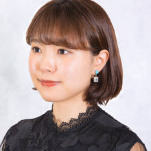 Load image into Gallery viewer, スワロフスキークリスタルをあしらったイヤリング