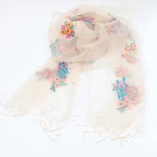 Load image into Gallery viewer, スカーフ シルク ホワイト レッド ブルー フラワー 刺繍 150136