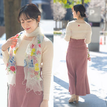 Load image into Gallery viewer, スカーフ シルク ホワイト レッド ブルー イエロー 薔薇 刺繍 150138