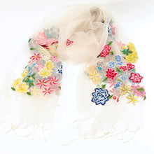 Load image into Gallery viewer, スカーフ シルク ホワイト レッド ブルー イエロー 薔薇 刺繍 150138