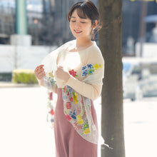 Load image into Gallery viewer, スカーフ シルク ホワイト レッド ブルー イエロー 薔薇 刺繍 150138